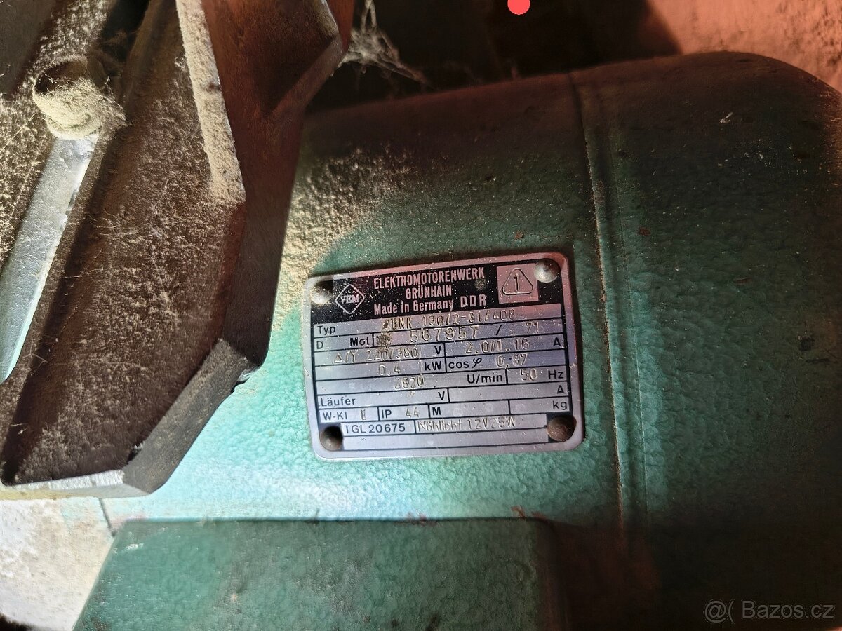 Stůl s šicího stroje - 4