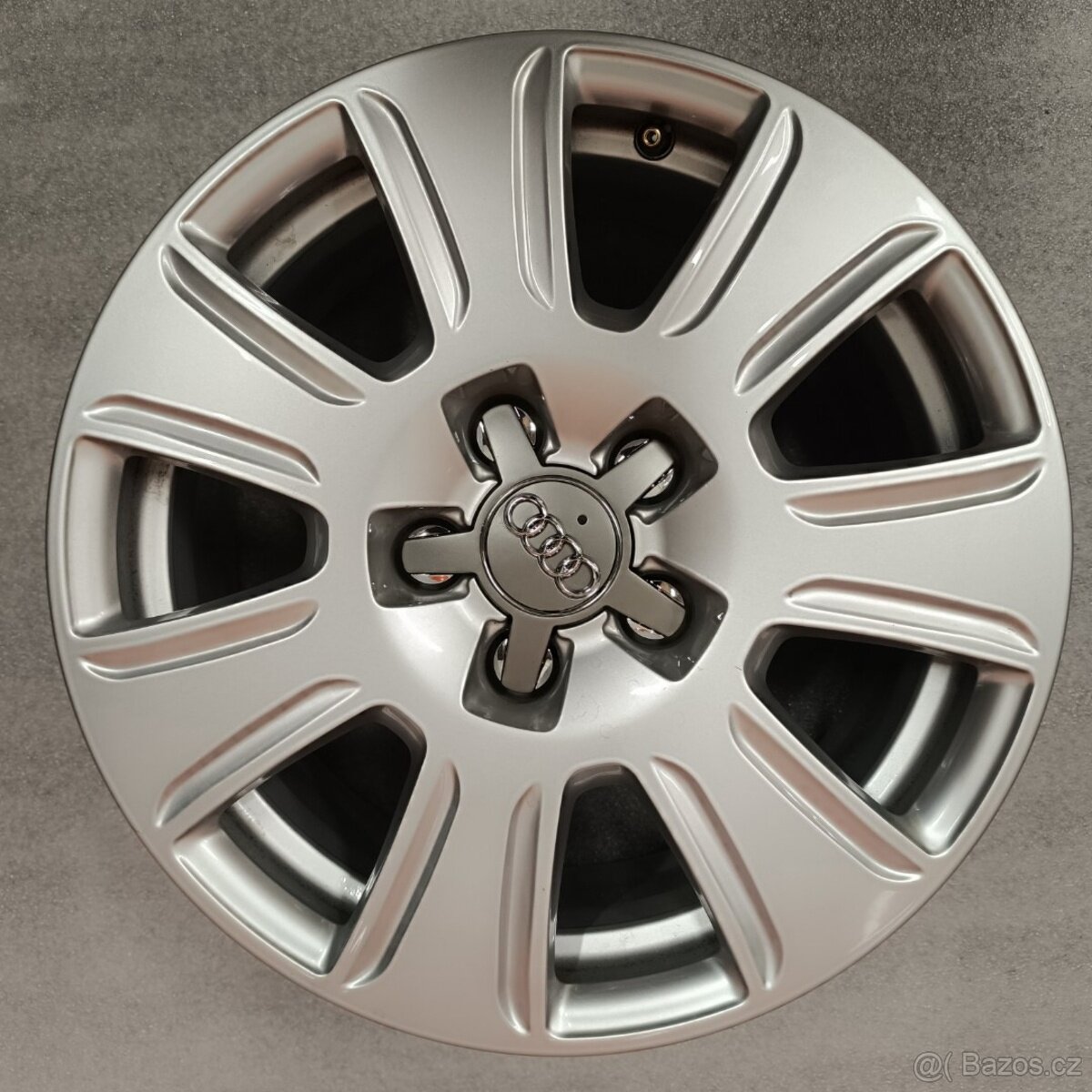 Originální alu kola na Audi Q3, 6,5Jx16 , ET33 - 4