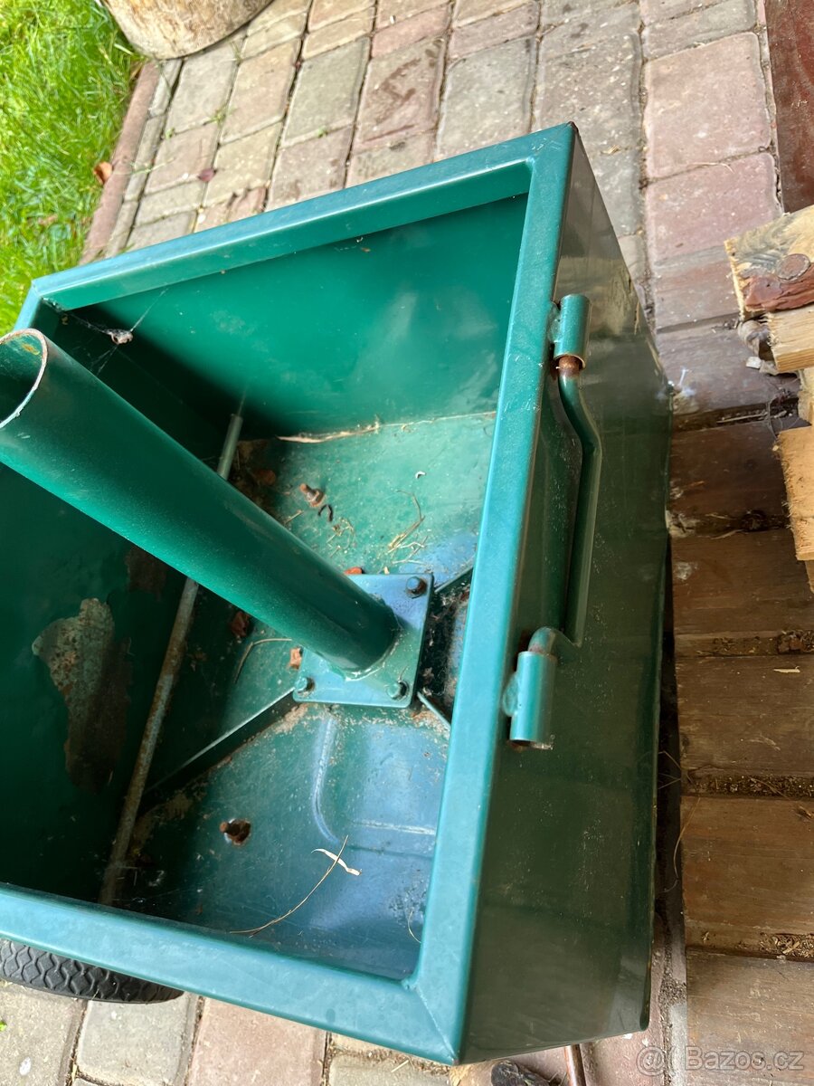 Stojan na slunečník a květináč s kolečky v jednom zelený - 4