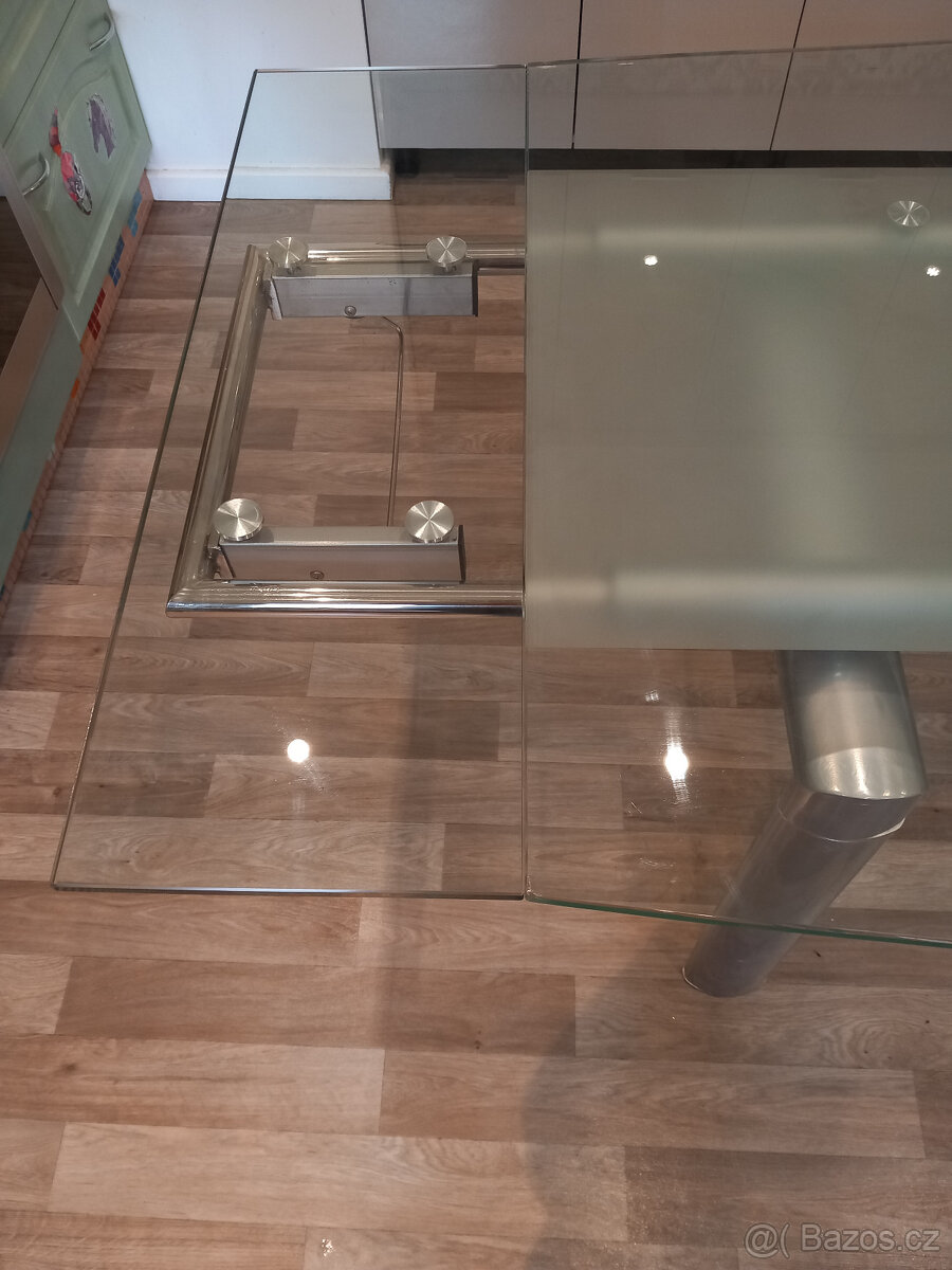 skleněný rozkládací stůl + 8 židlí - 4