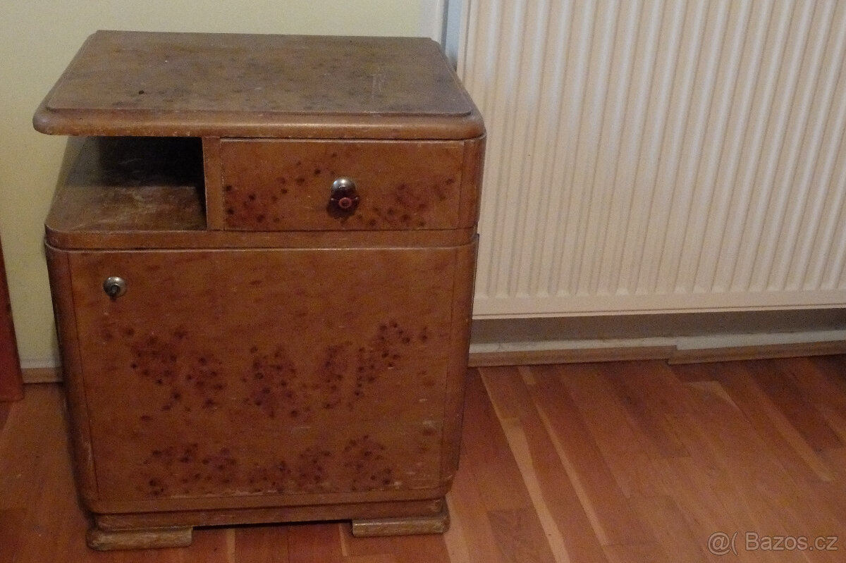 Starožitná skříň, dřevěná, půlená a 2 noční stolky - 4