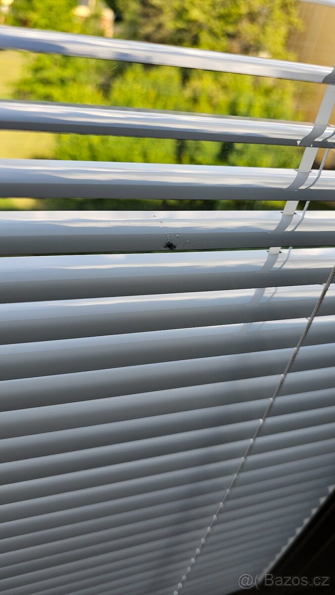 Žaluzie 543x1333 mm, barva bílá-lesk, brzdy, podložky, 2ks - 4