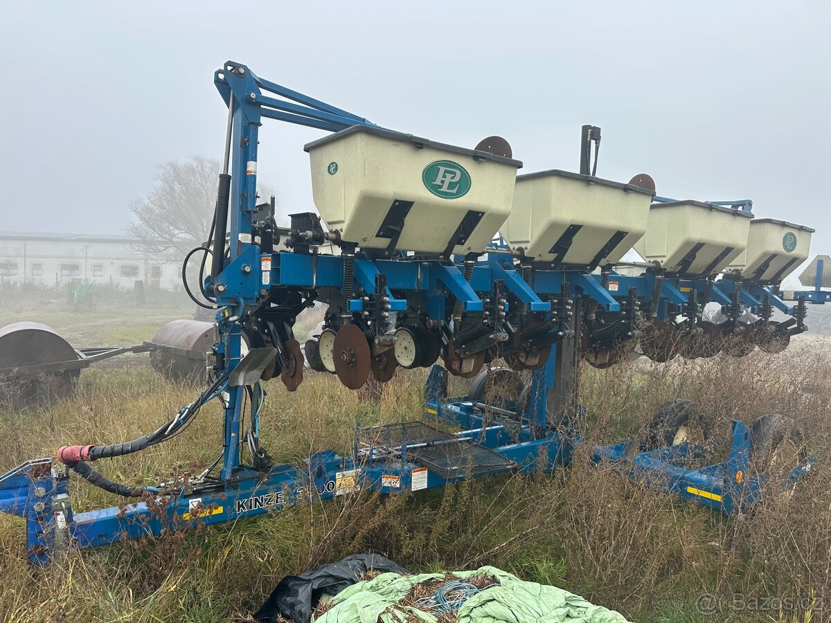 Secí stroj Kinze 3500 - 4