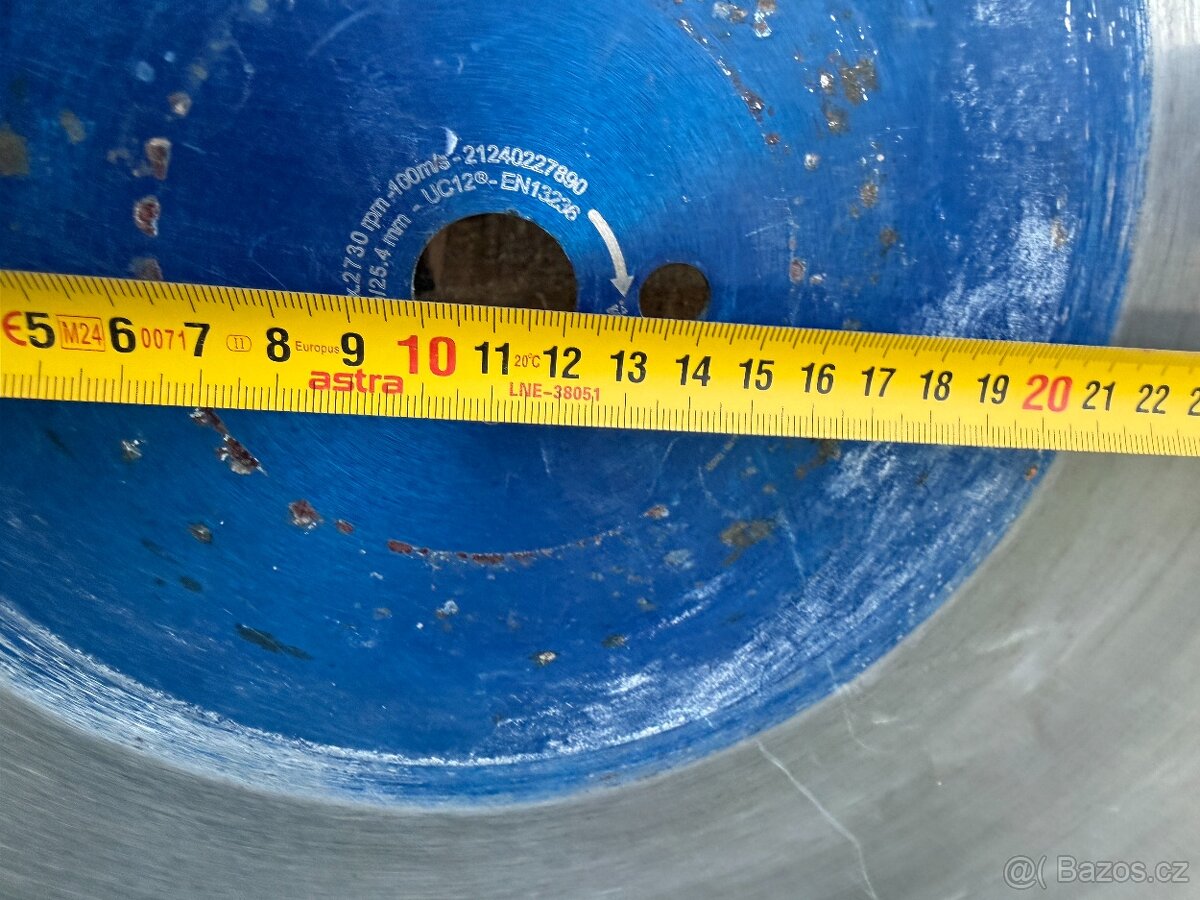 Prodám diamantový řezný kotouč 700mm - 4