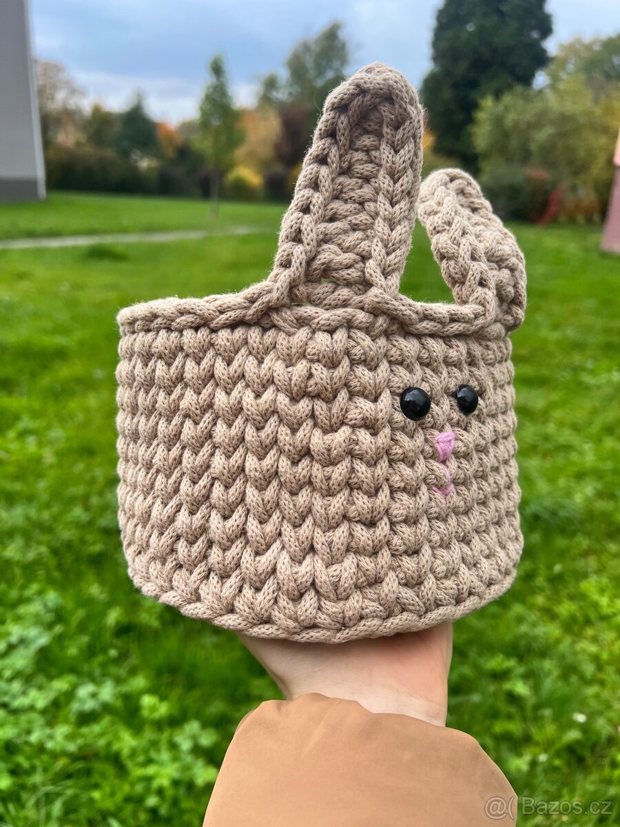 Háčkovaný košík králíček - 4