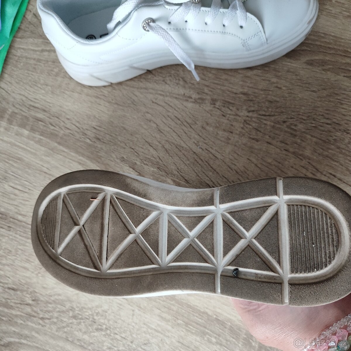 Krásné bílé tenisky jako N.O.V.É. vel. 39 - 4