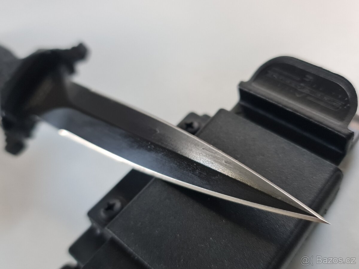 Nůž Extrema Ratio SUPPRESSOR C
- 4