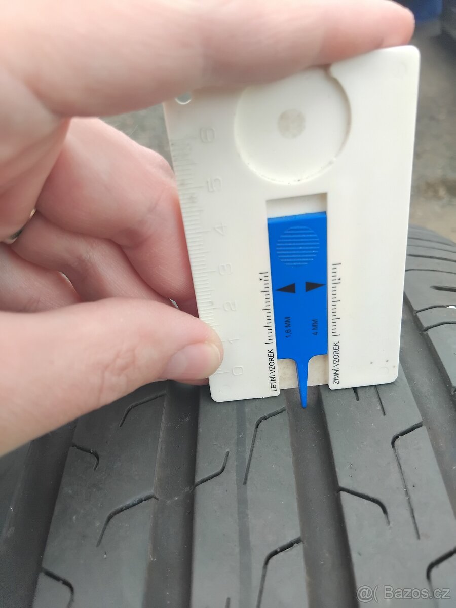 Continental 235 55 R18 - 4