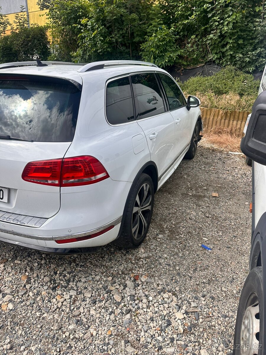 VW Toouareg 7P 2016 lehce bouraný - 4