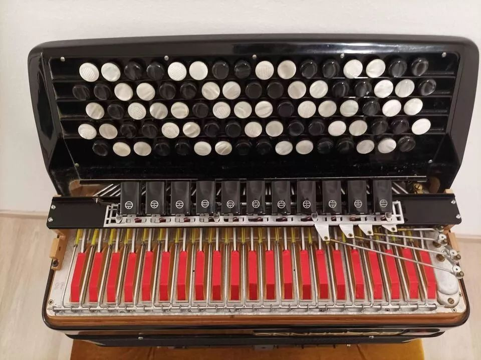 Akordeon 120 basový, barva černá, použitý - 4