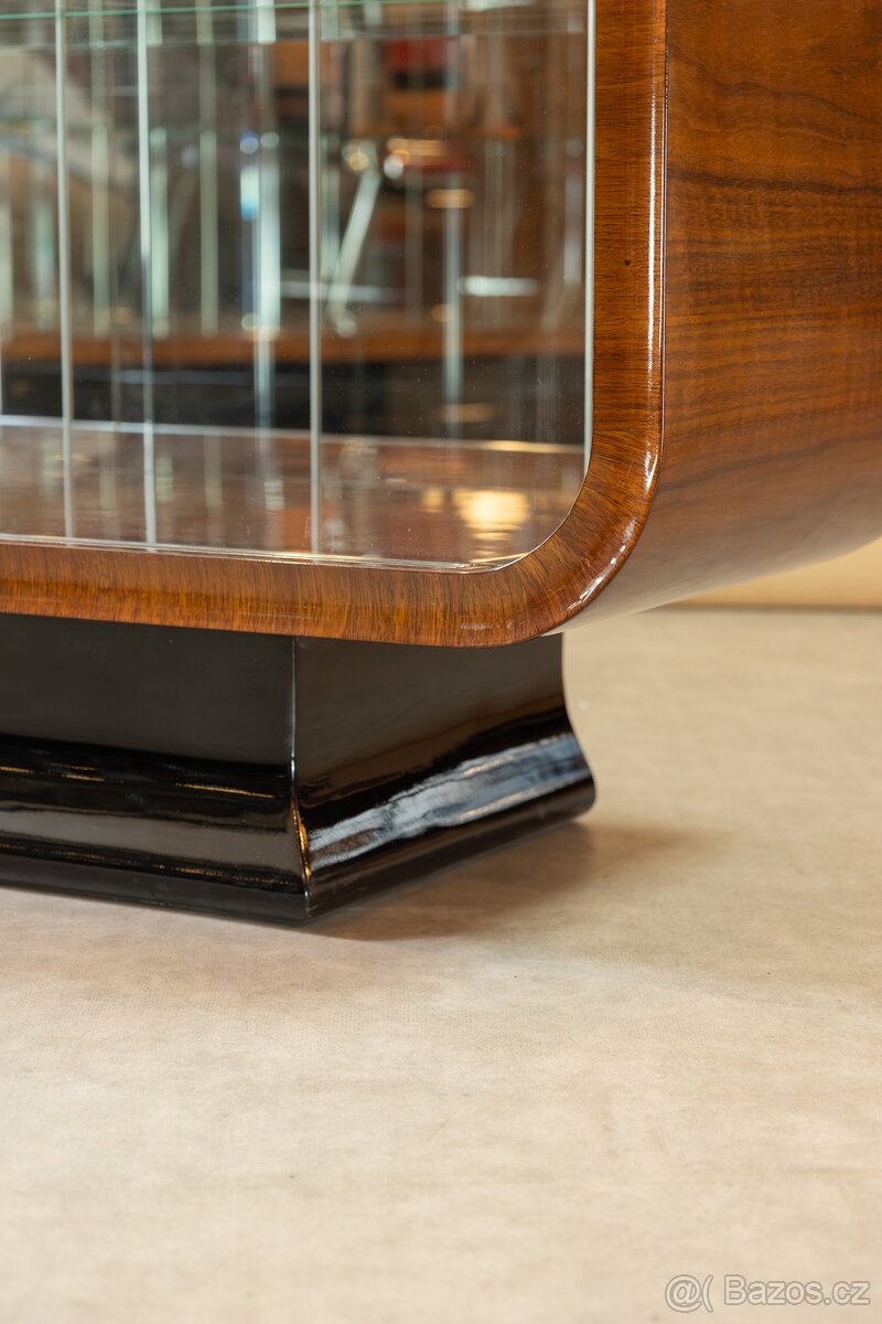 SKLENÍK..VITRÍNA TULIPÁN-UP ZÁVODY..J. HALABALA - 4