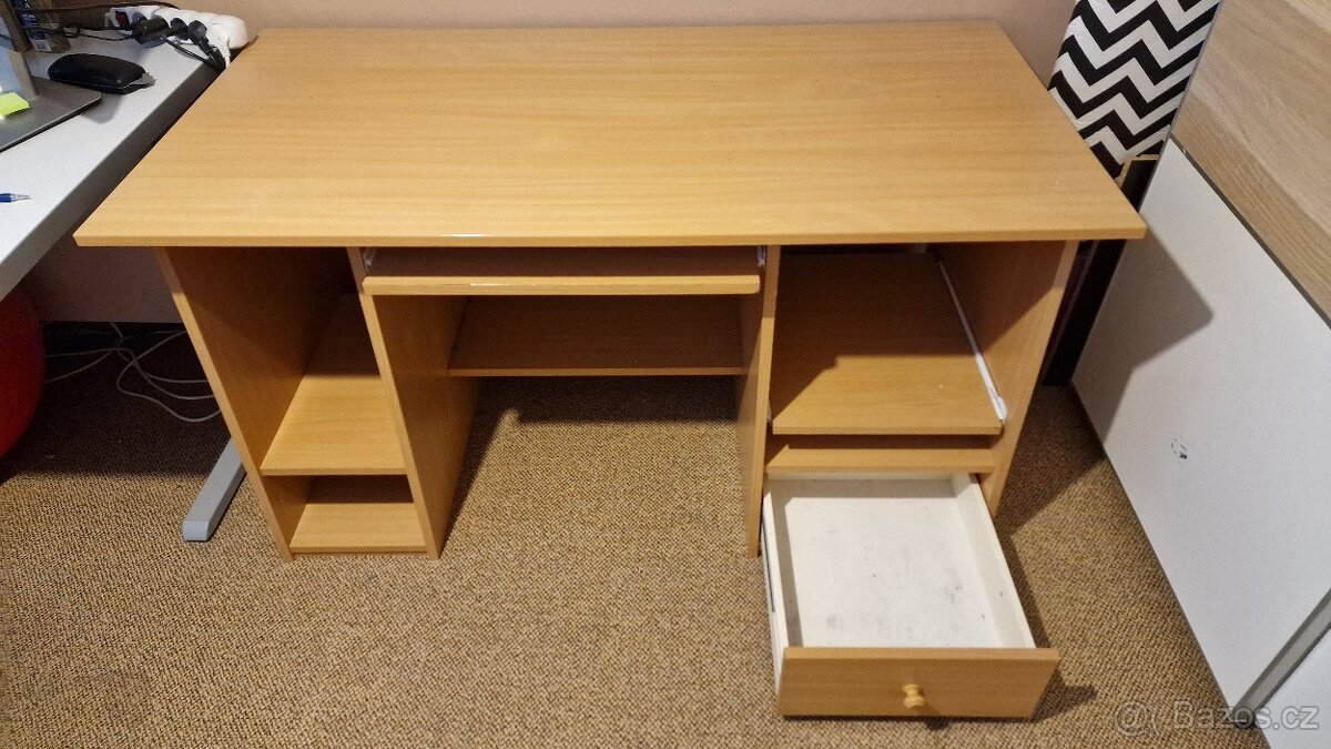Pracovní stůl - 4