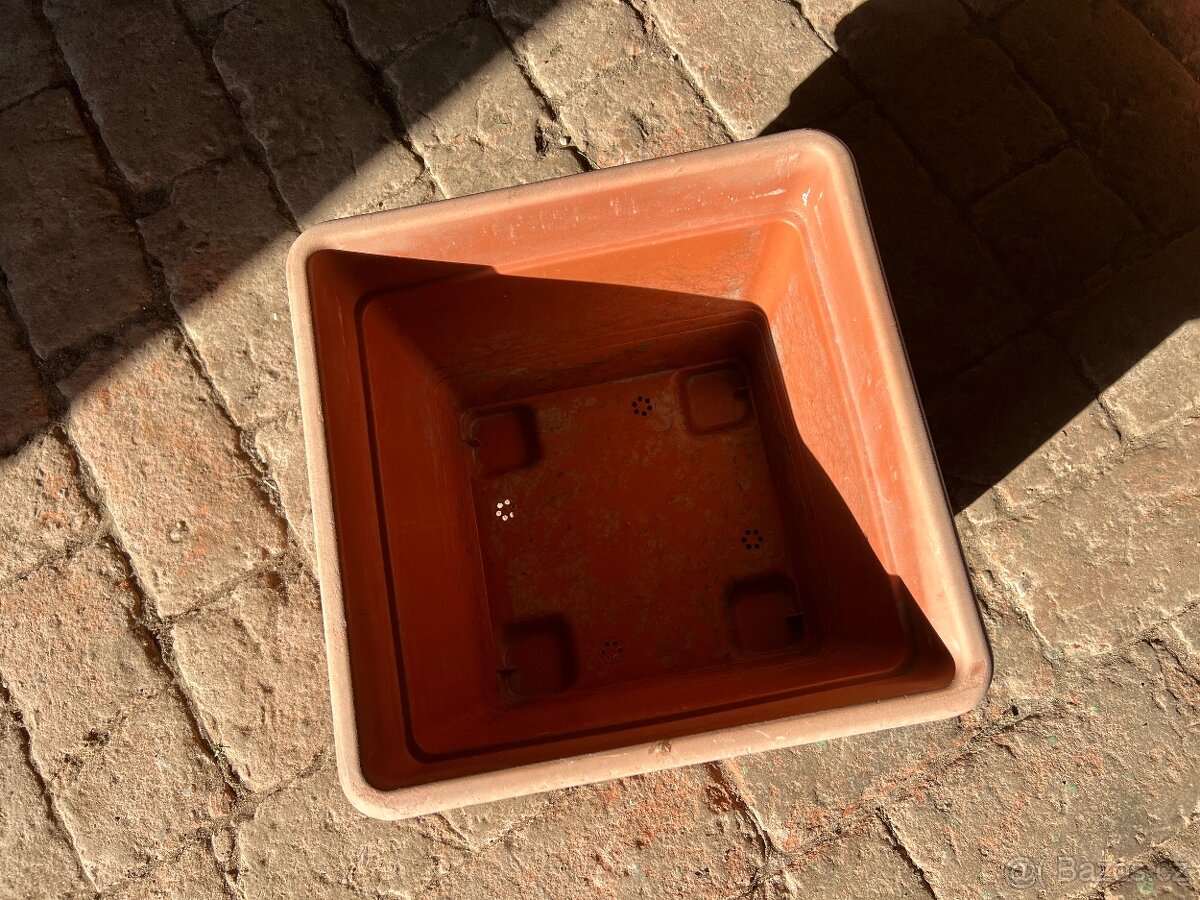 Květináče 20 x 20 + podmisky - 4