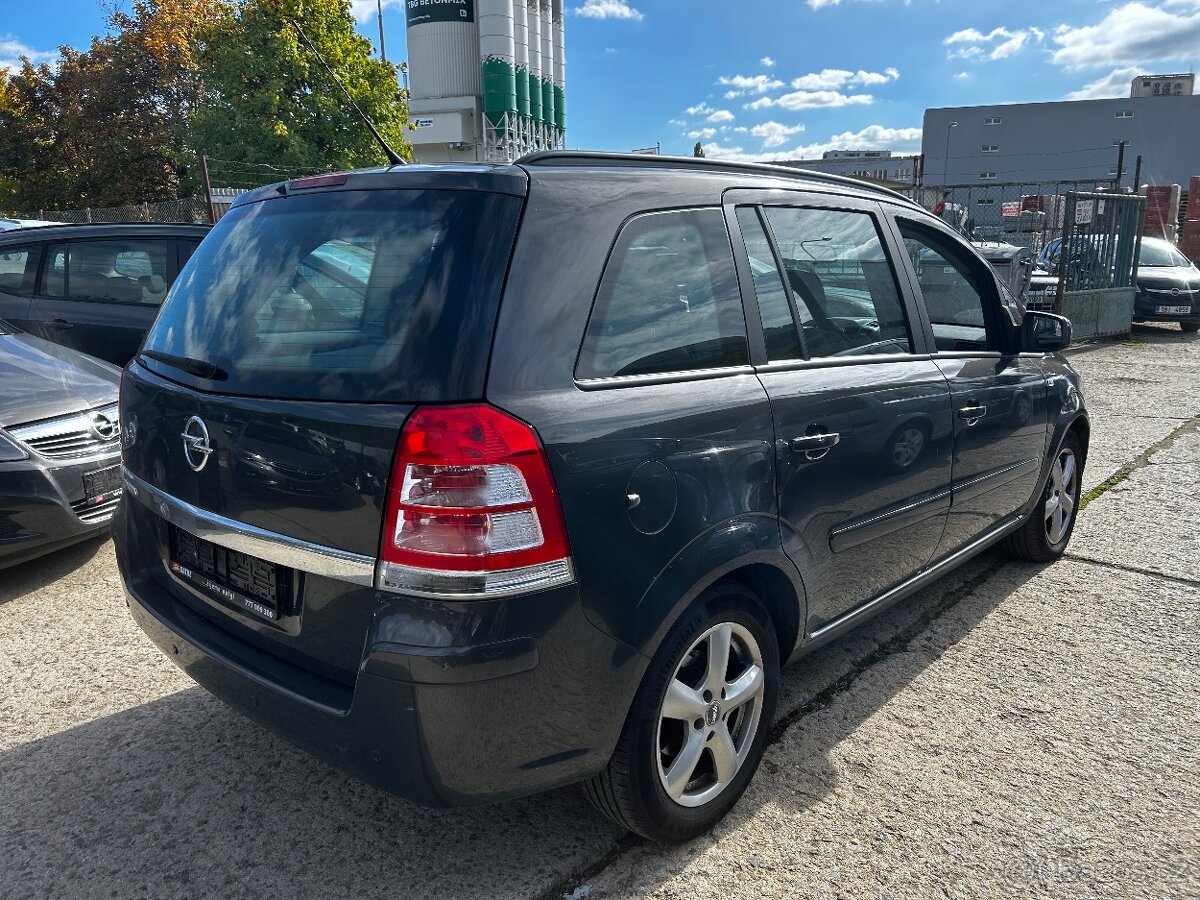 Opel Zafira B 1,8, 7 míst, 2014, najeto 135.901 km - 4