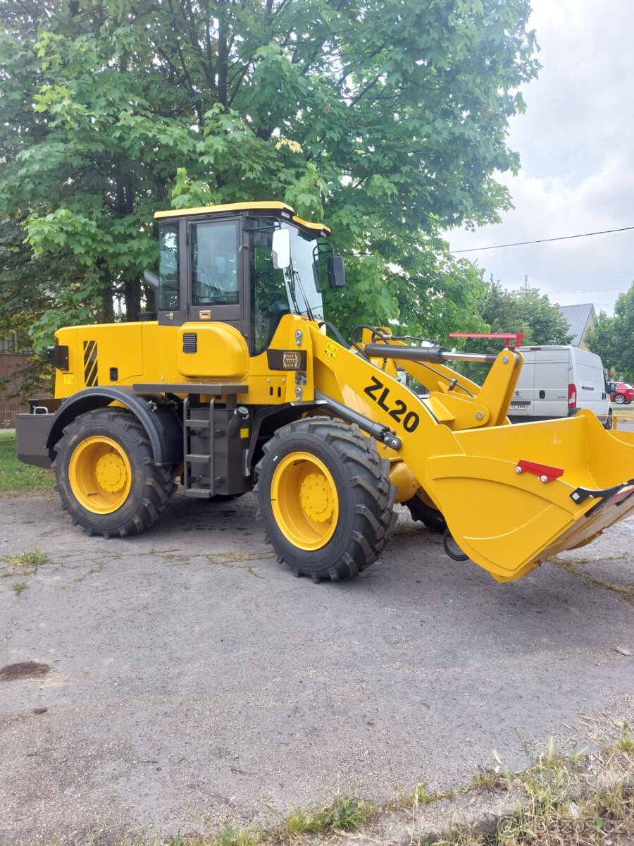 Čelní kolový nakladač ZL20 - 4