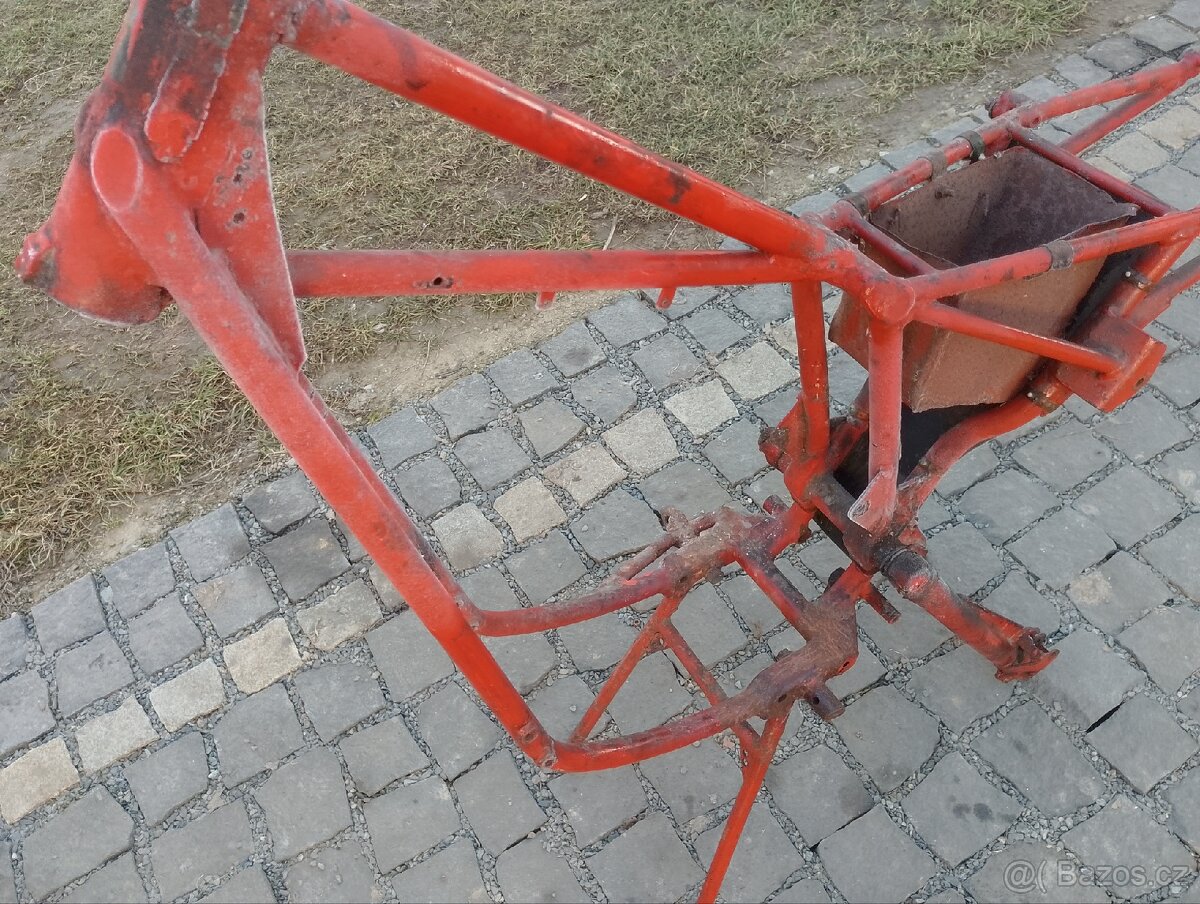 Soutěžní Jawa rám - 4