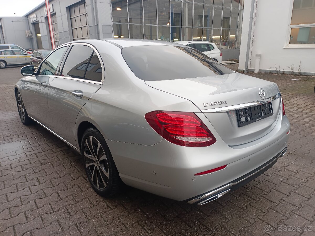 Mercedes-Benz E 220d Sedan AVANTGARDE - záruka Autodraft - 4