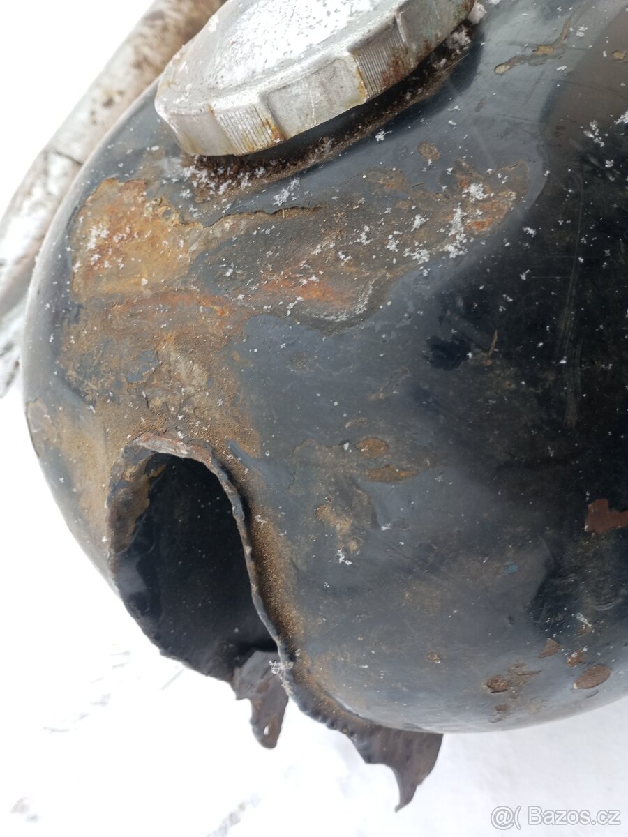 Nádrž a výfuky ČZ - 4