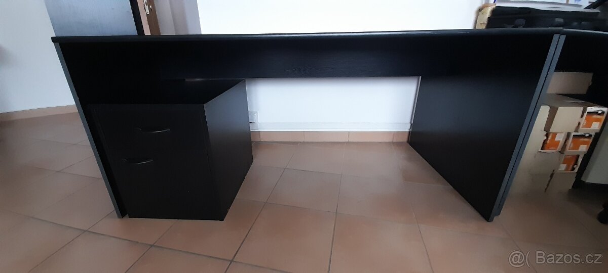 Kancelářský stůl s kontejnery - 4