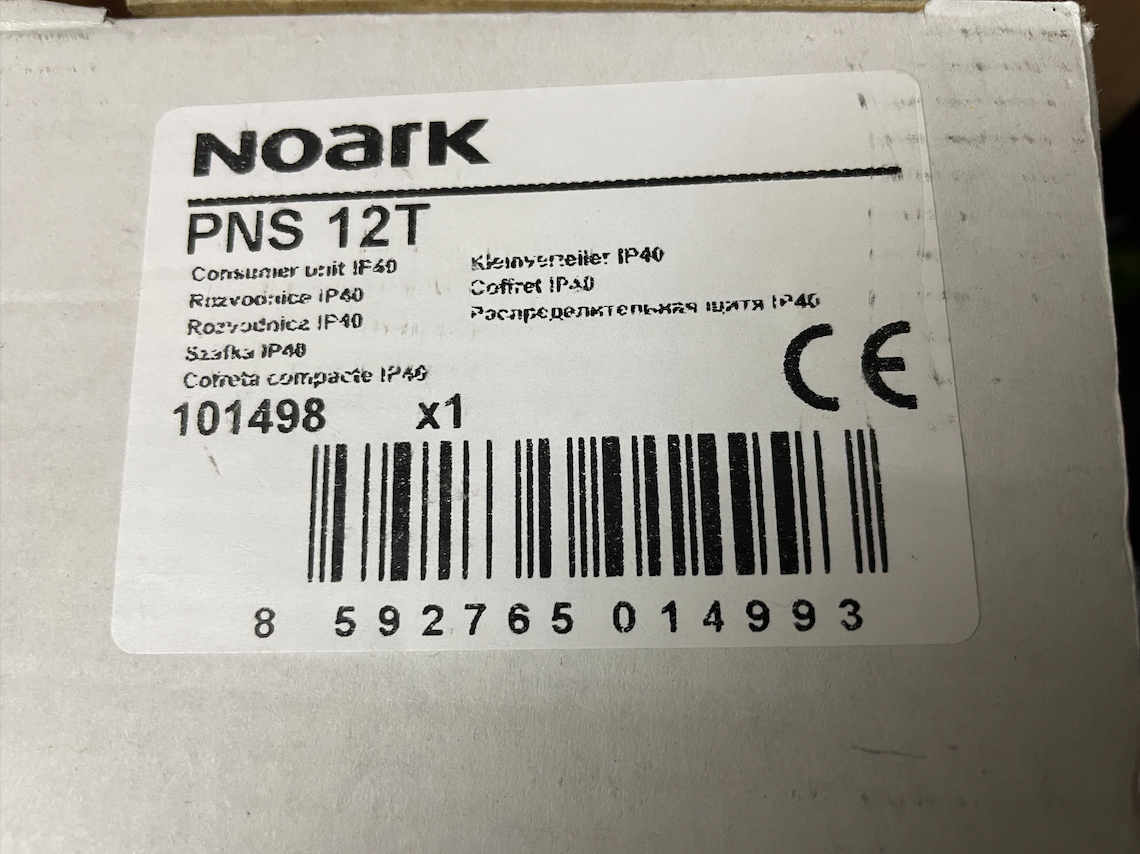 Rozvaděč a jističe (komplet) - 4