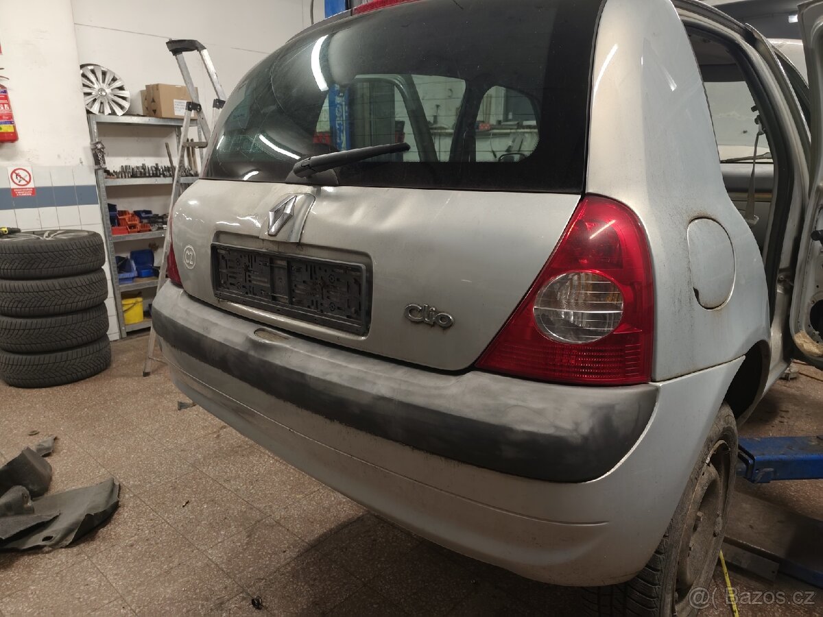 Renault Clio zadní světla - 4