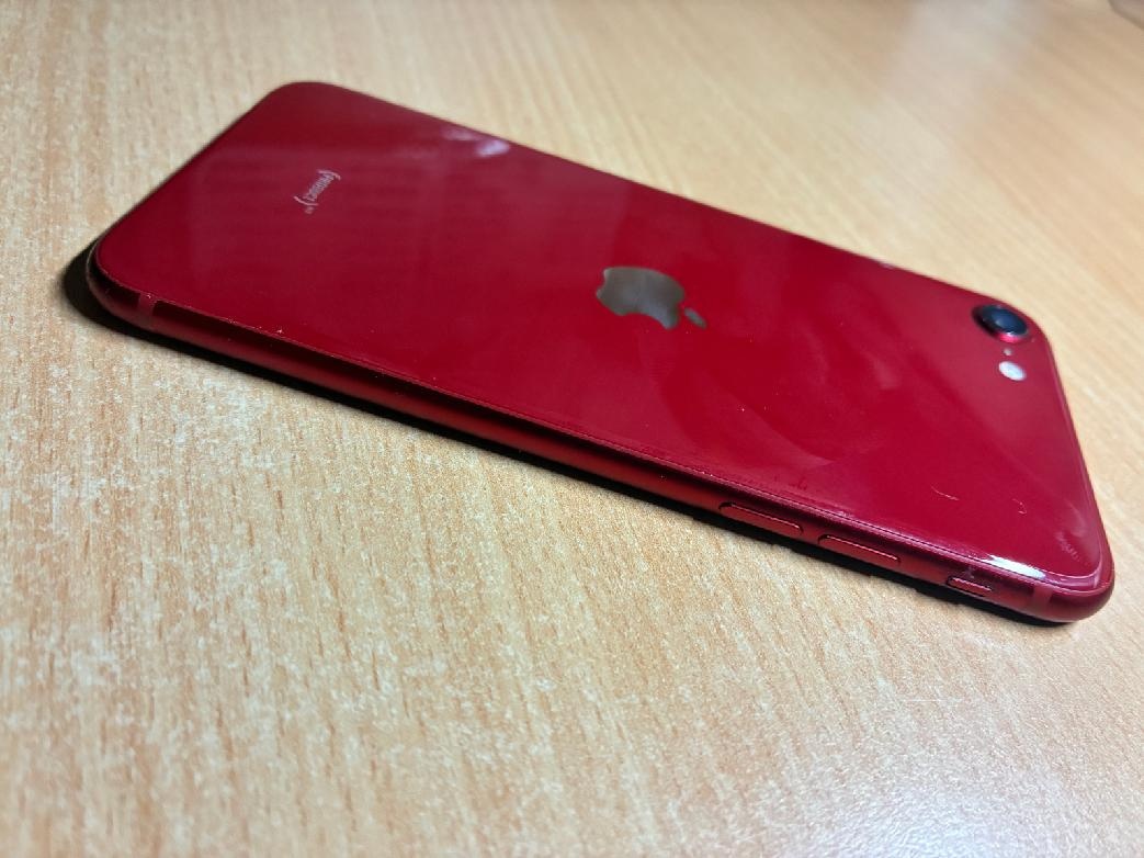 iPhone SE 2022 - 128 GB - RED - perfektní stav - jako nový - 4
