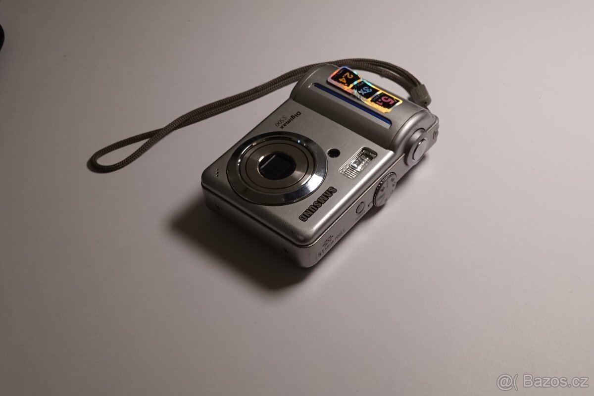 Retro fotoaparát Samsung Digimax S500 - 4