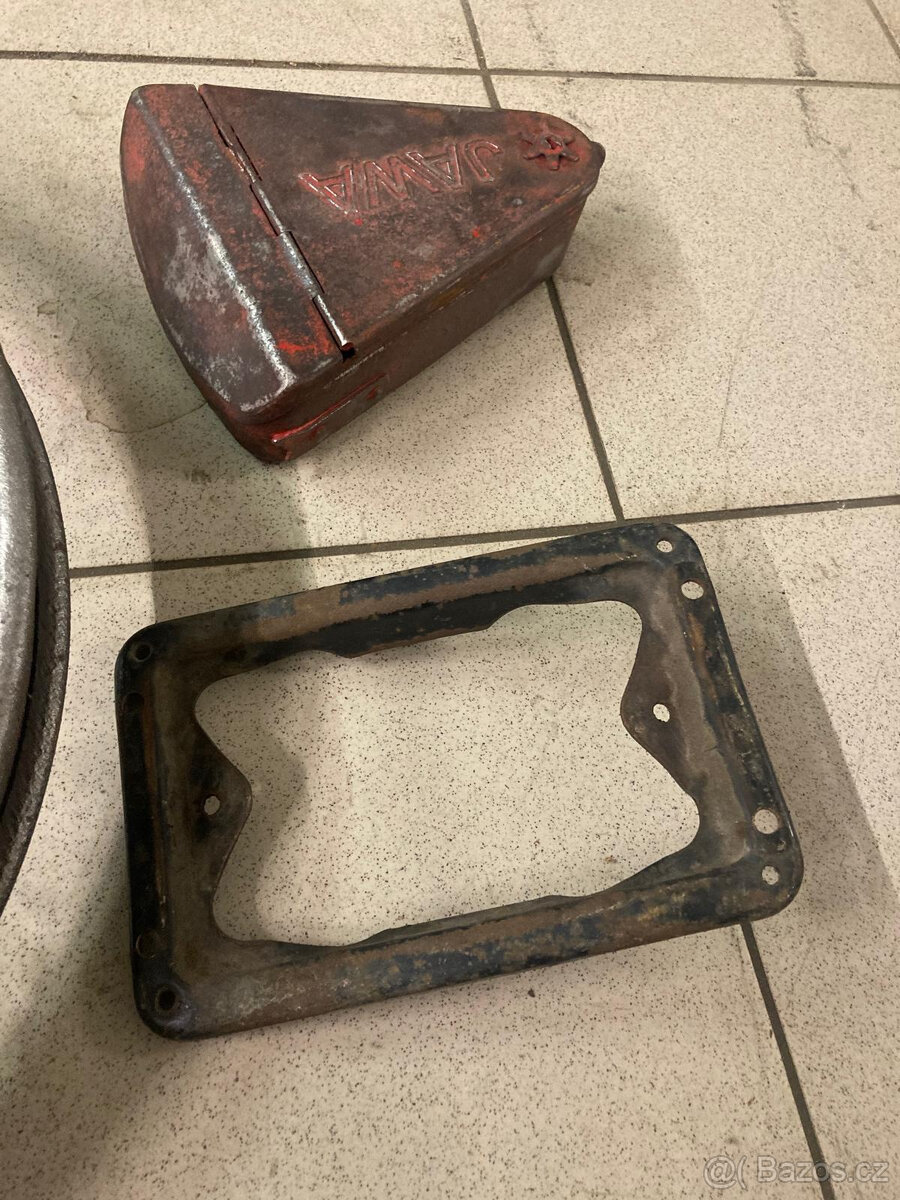 JAWA Speciál - kastlík - matice - hvězda - kolena - výfuk - 4