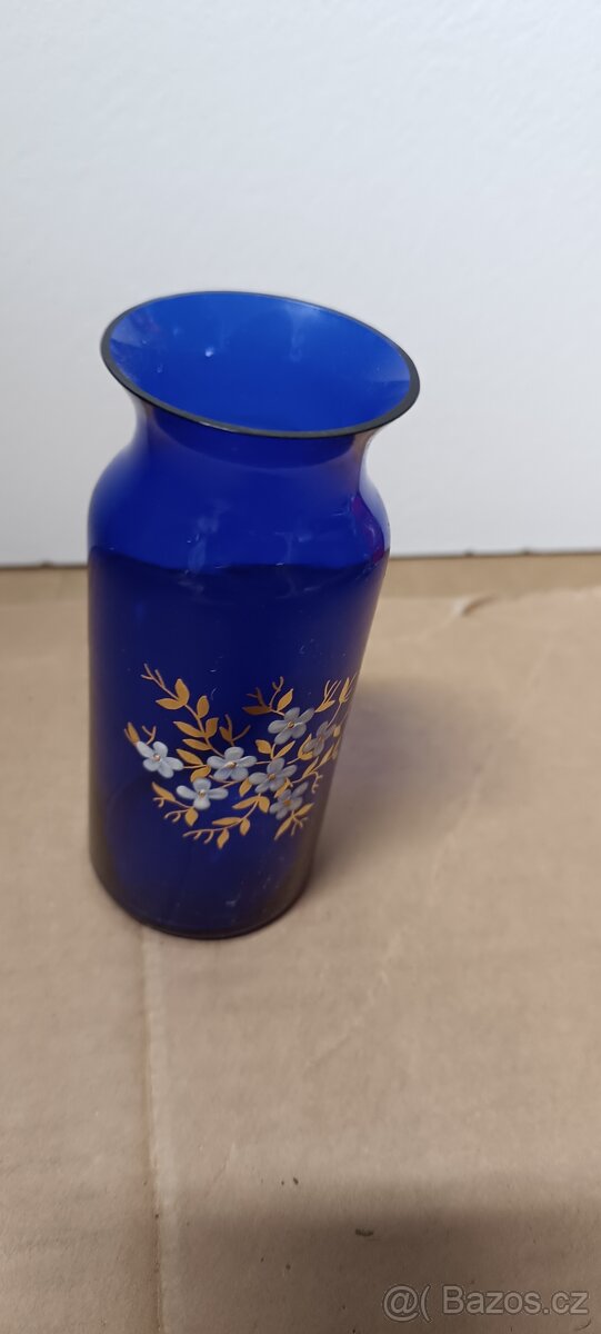 skleněná váza z modrého (kobaltového) skla s ručně malovaným - 4