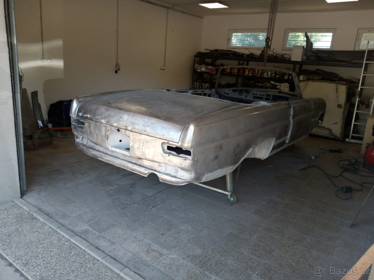 Predam Mercedes Benz W111 cabrio - 4