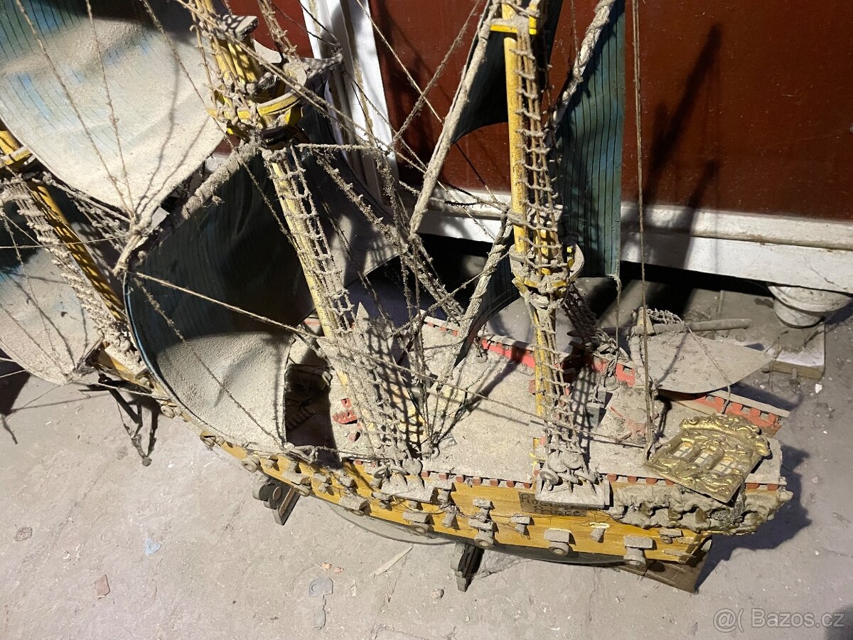 Starý dřevěný model lodi - 4