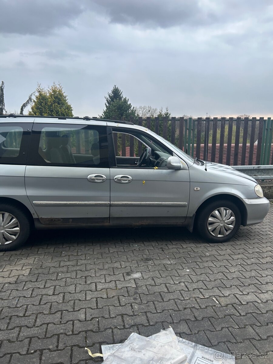 Kia Carnival 2.9crdi - 4