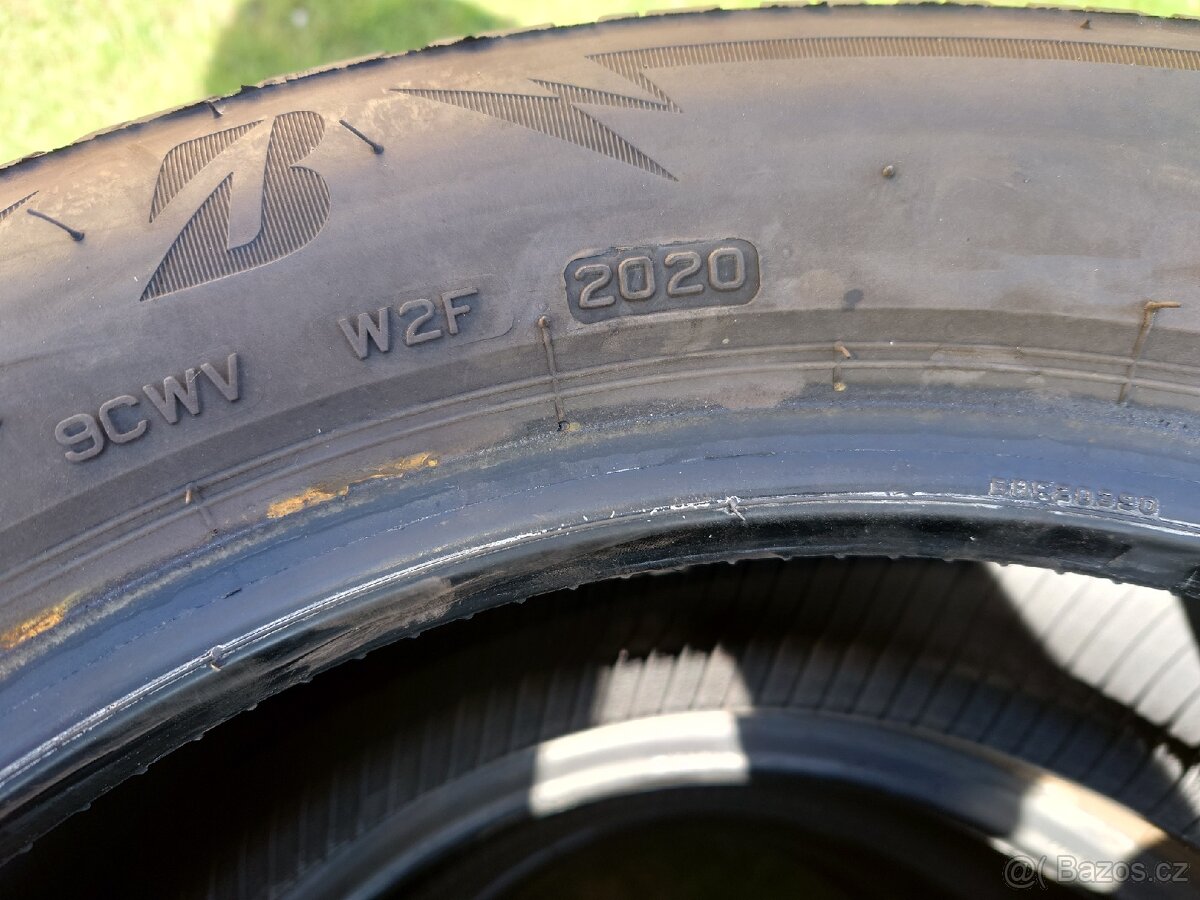 Prodám zimní pneu 195/60 R16 BRIDGESTONE - 4