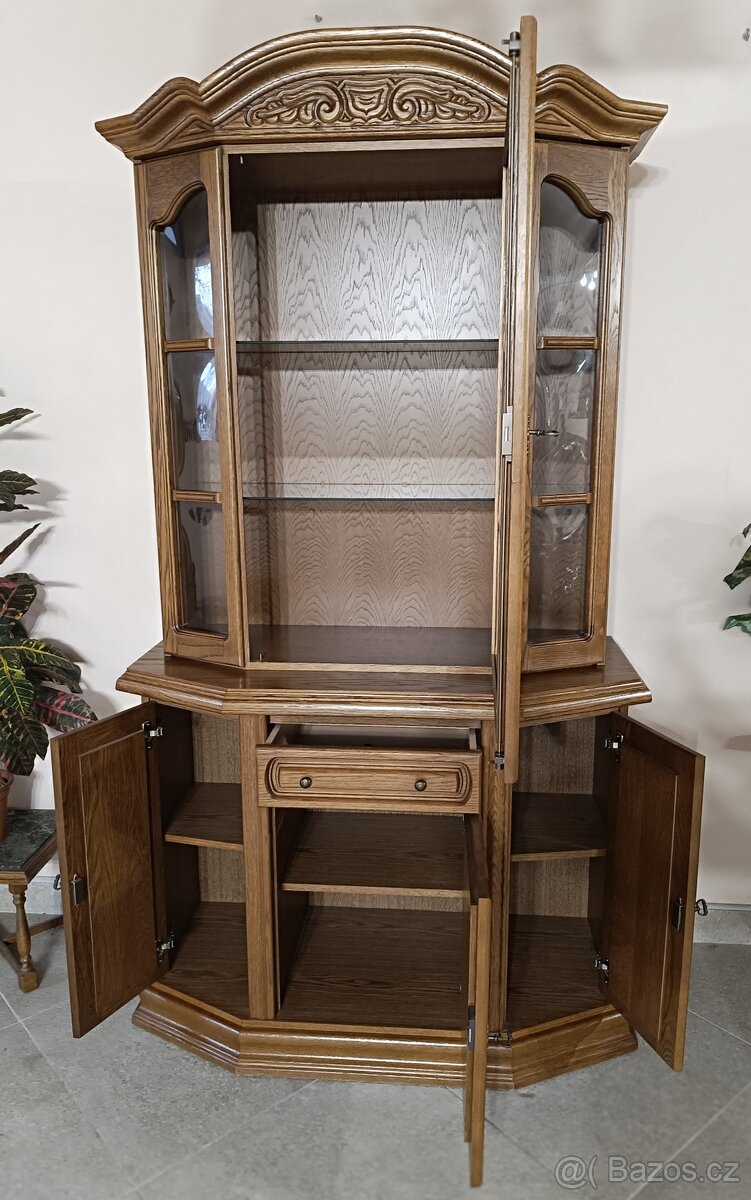 Dubová, rustikální souprava komody a vitríny. TOP - 4