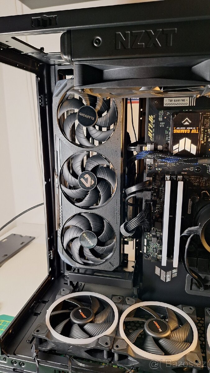 GIGABYTE GeForce RTX 5070 GAMING OC 12GB - 4