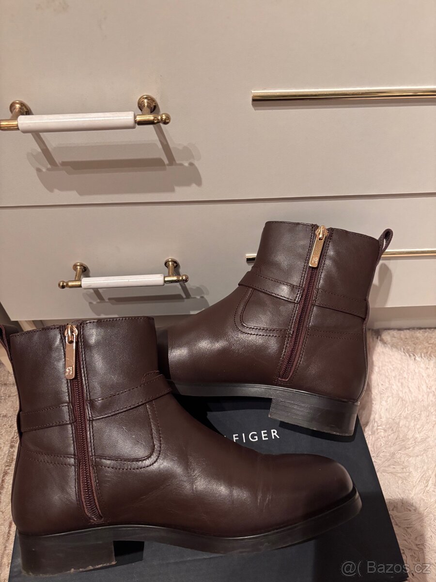 Dvoje dámské kožené boty Tommy Hilfiger vel. 38 - 4