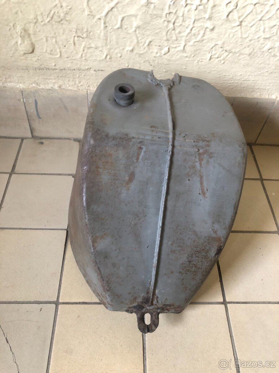 Prodám originální nádrž na jawa pionýr 50 typ 20 a 21 - 4