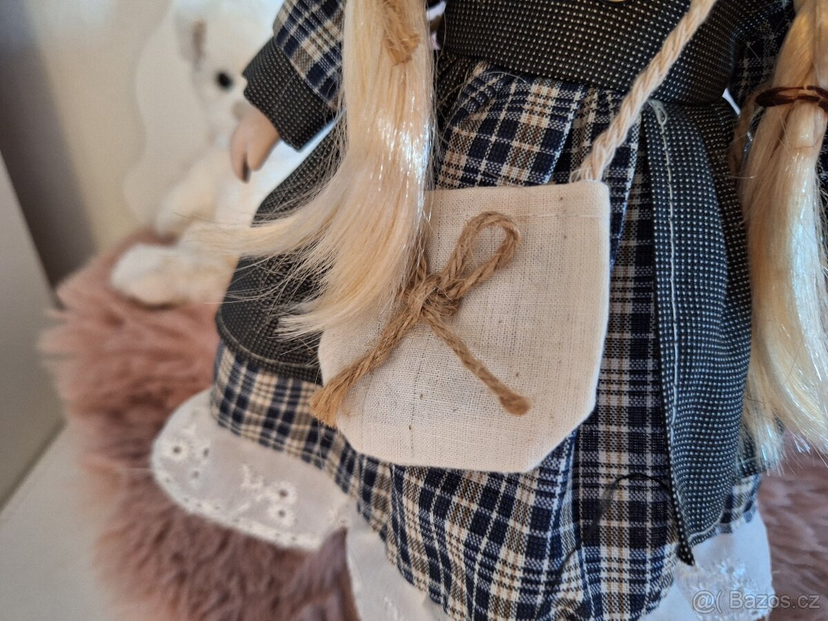 Porcelánová panenka 29 cm - 4