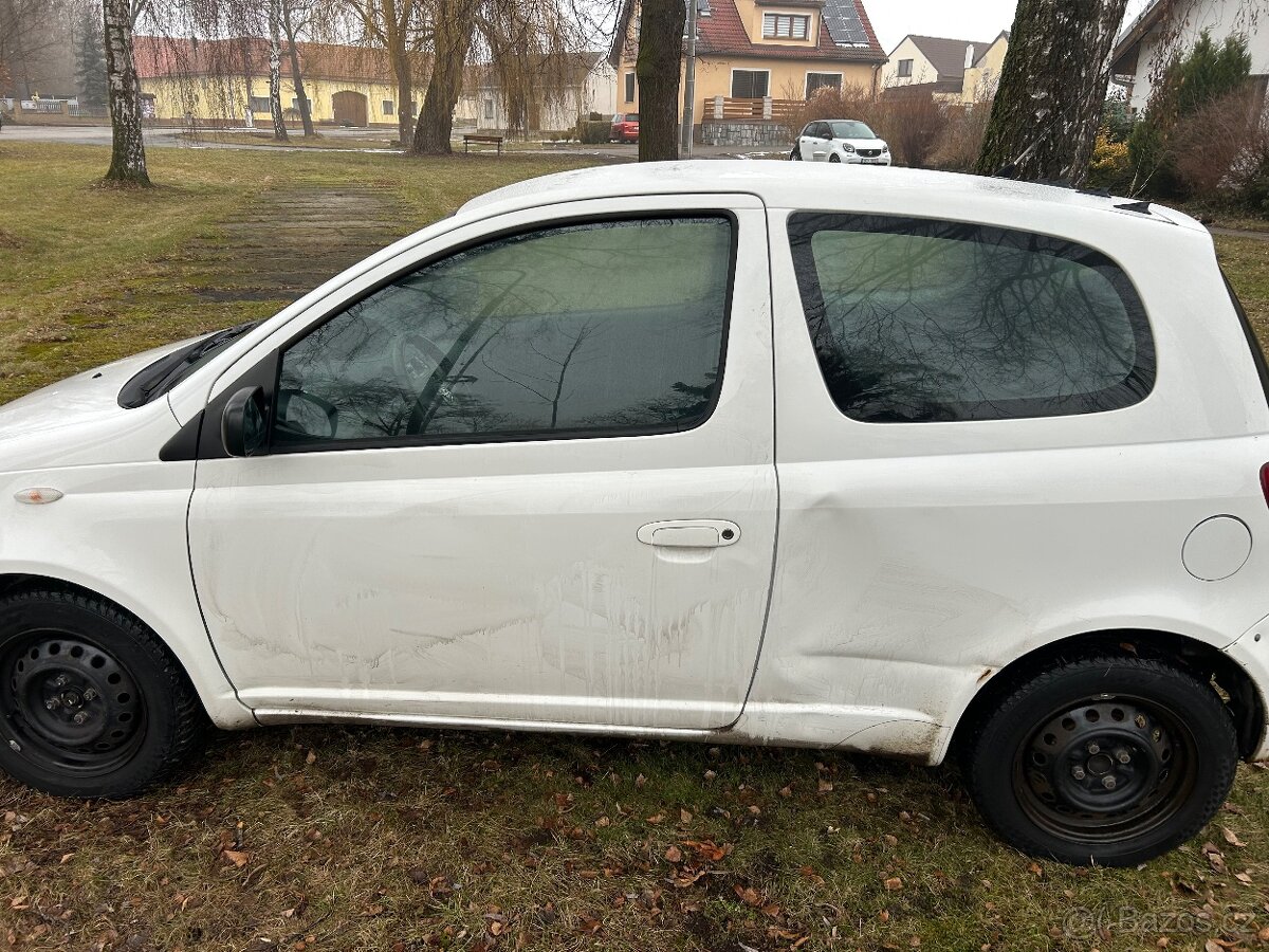 Toyota yaris 1.4. - 4