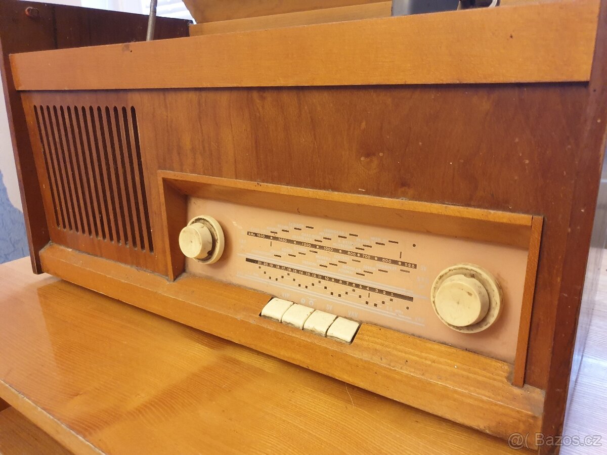 Staré rádio - gramofon + desky - 4