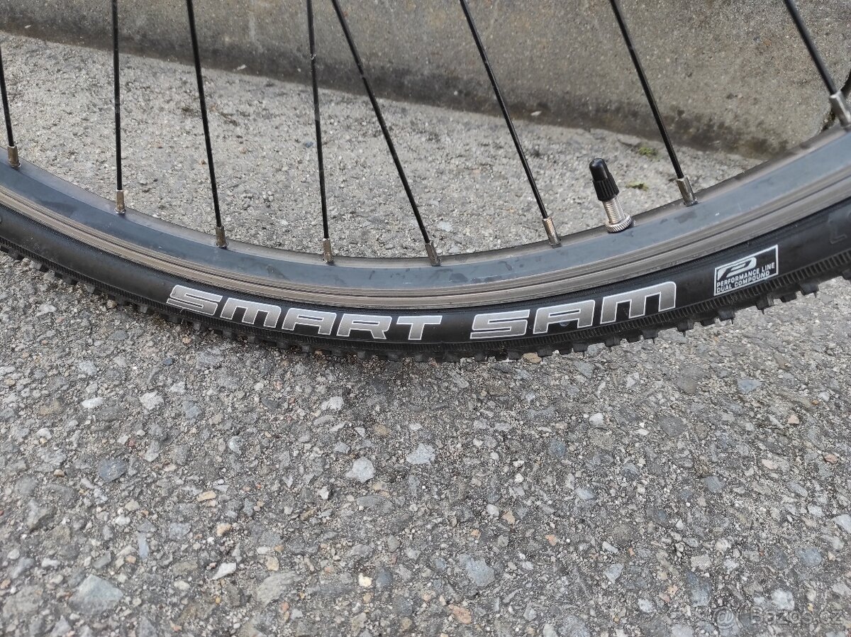 Trekingové kolo FELT - 4