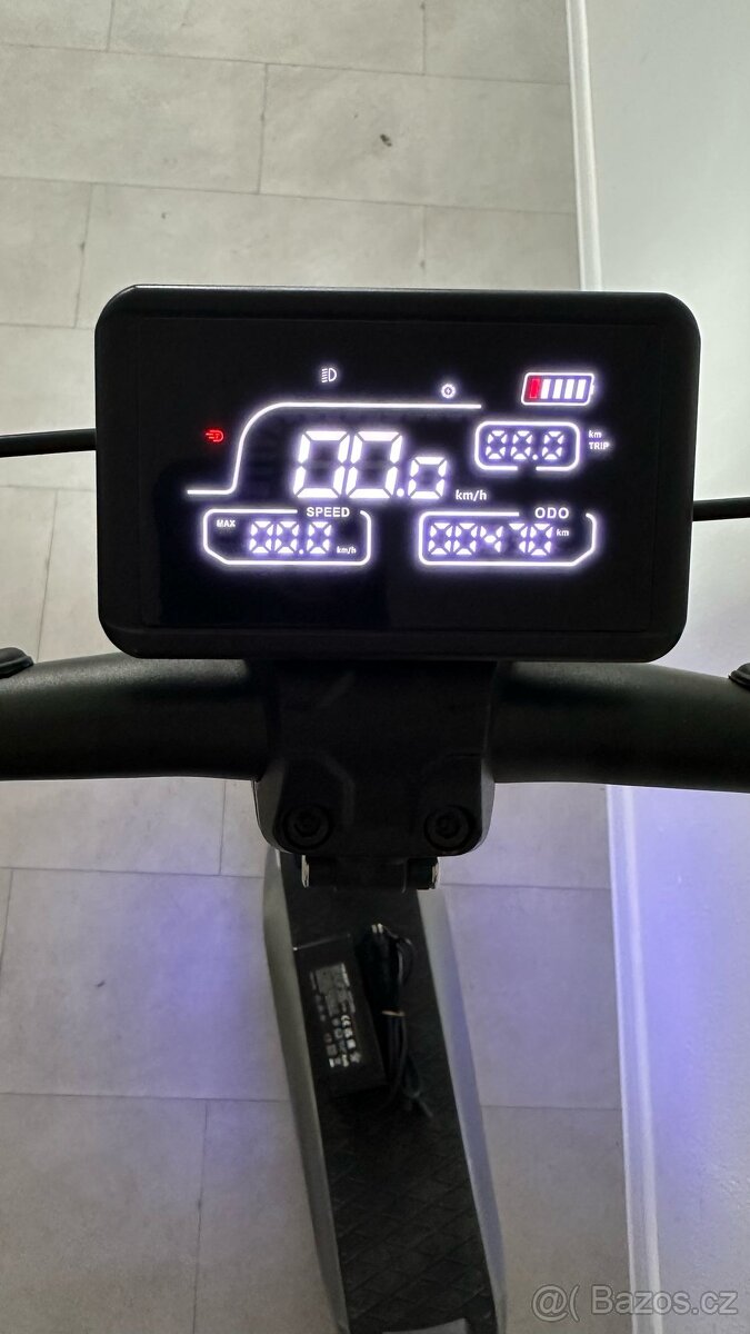 Elektrokoloběžka Maxwheel T8B Golden - 4