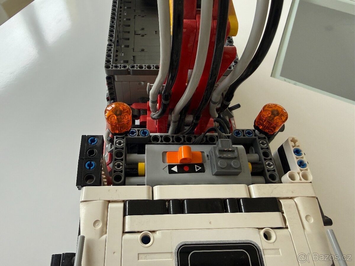 LEGO 42043 Technic - model 2 v 1 - 4