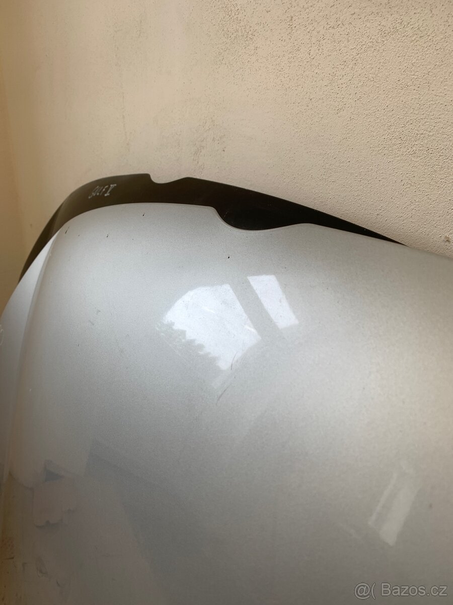 VW Golf 5, kapota - 4