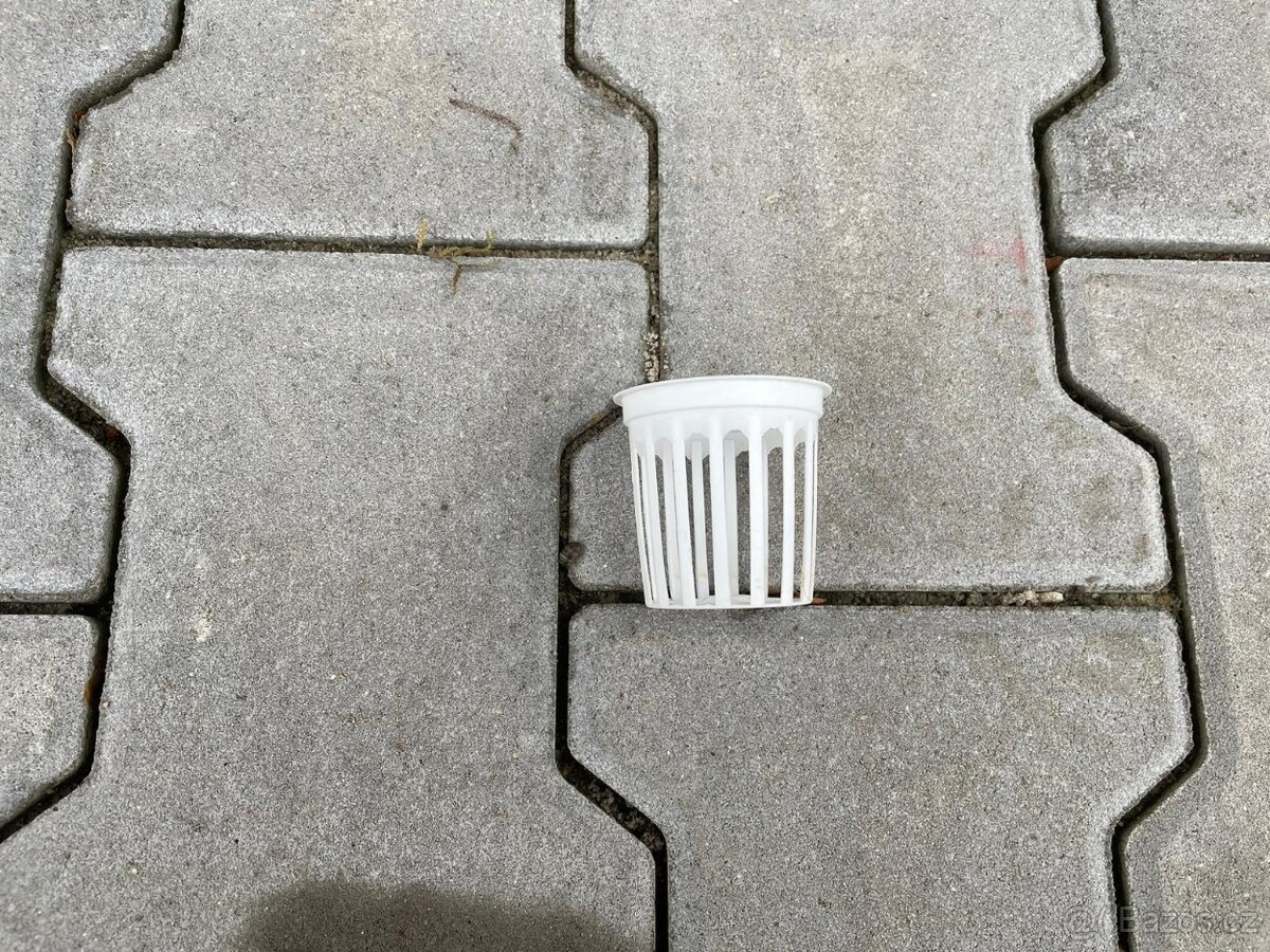 Hydroponické/pěstební košíčky bílé 5x5 cm použité - 4