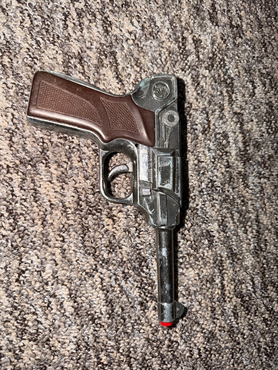 Staré kovové kapslové pistole - 4