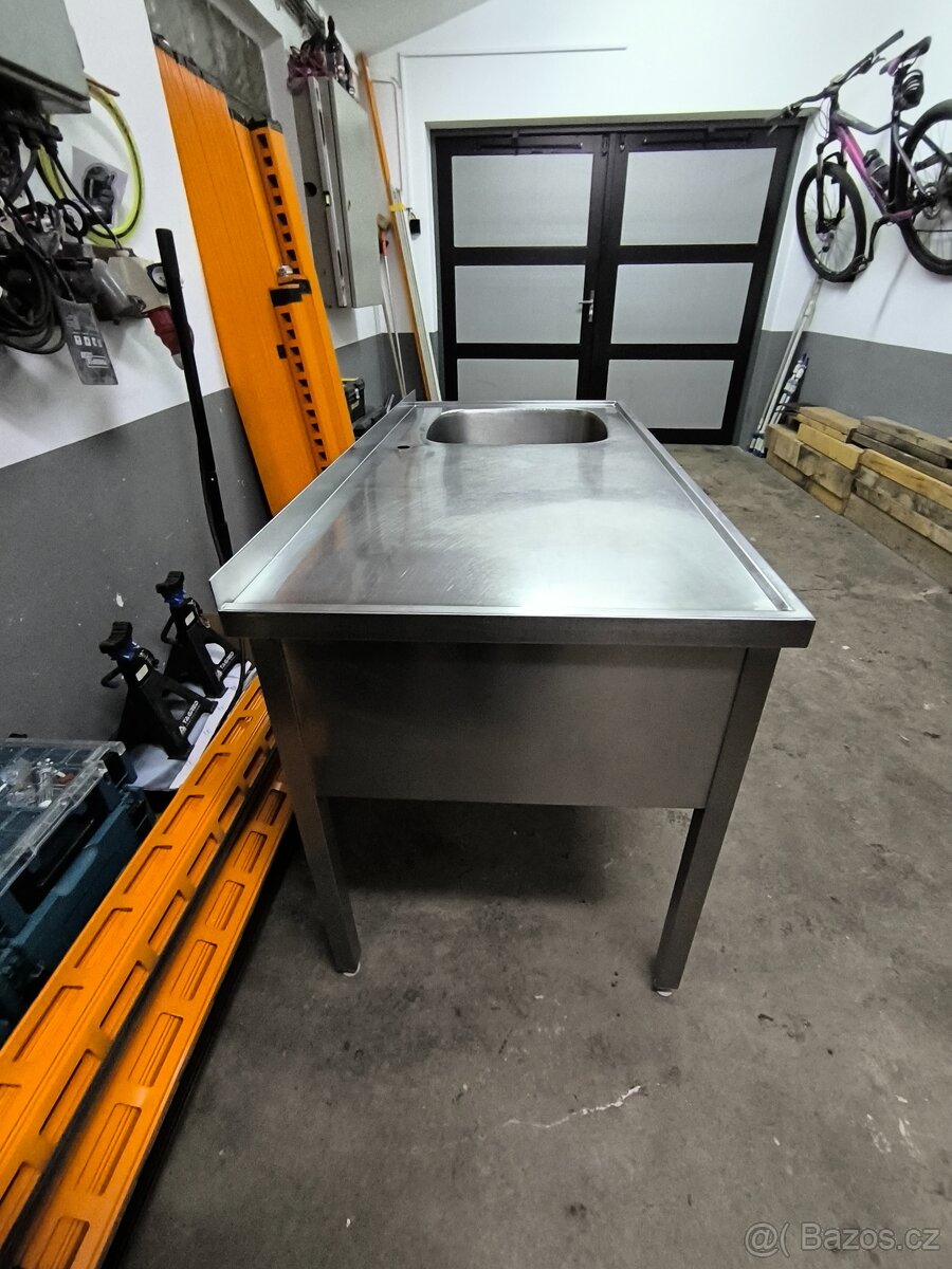 Nerezový stůl s dřezem - 4