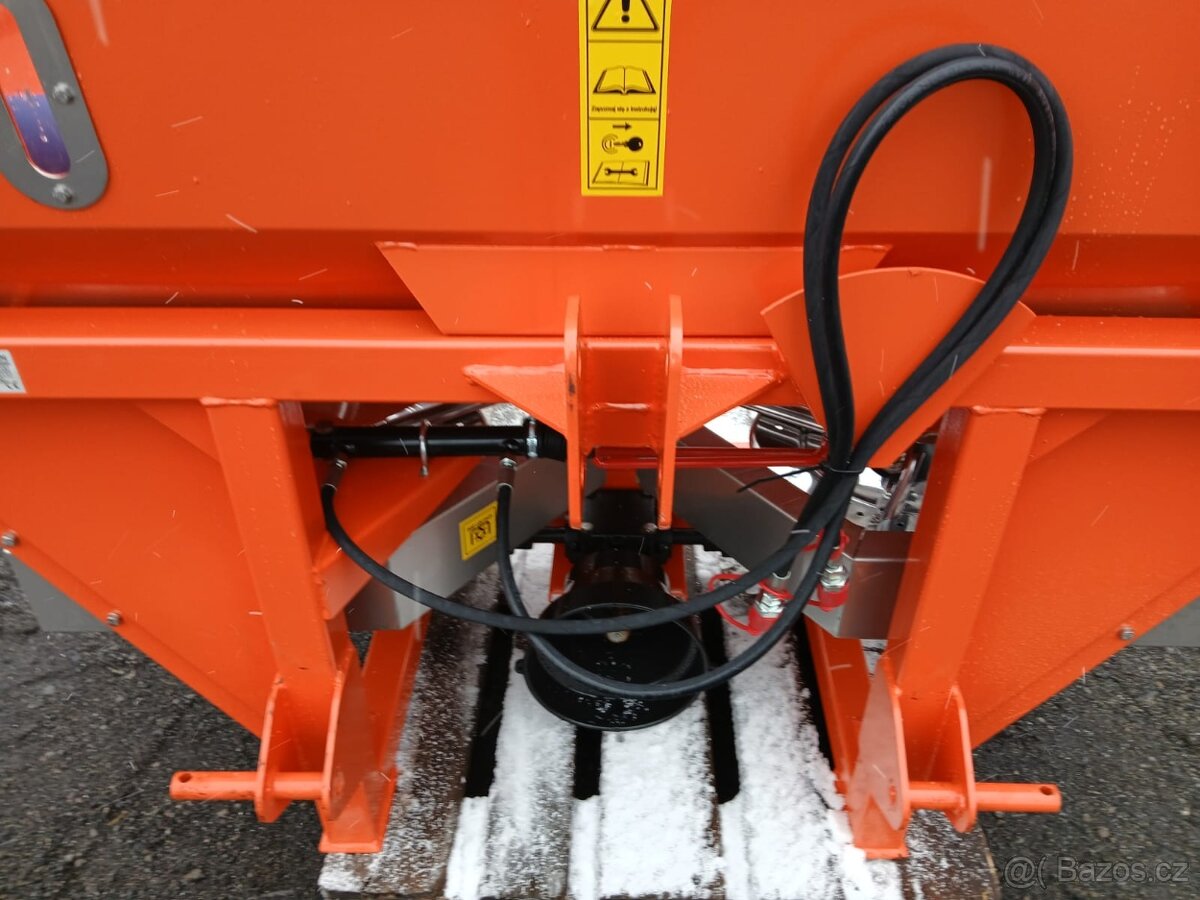 Rozmetadlo písku soli 1000 l - 4