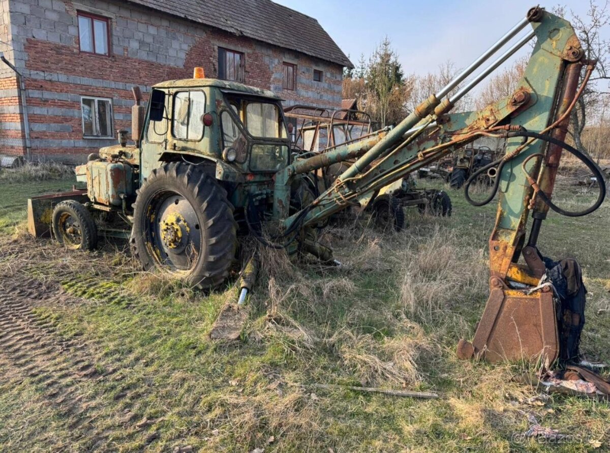 Traktorbagr Bělorus - 4