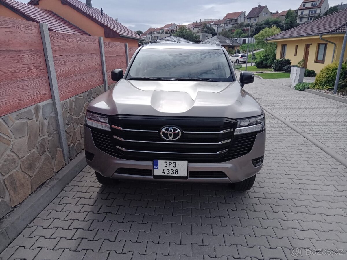 Land Cruiser GXR 300 3,3L DIESEL TWIN TURBO, 302 PS, 700 N.M